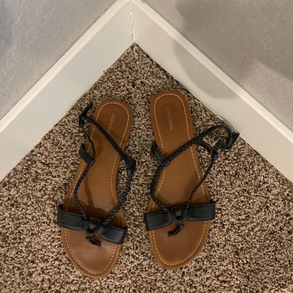 Xhilaration black sandals